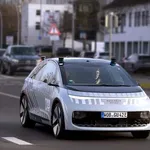 Na prednjem sjedištu sjedi čovjek s joystickom: VW počeo sa zanimljivim testiranjem u Wolfsburgu