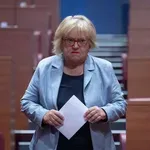 Mrak Taritaš traži da se ženama koje su samkinje i lezbijke omogući potpomognuta oplodnja