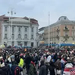 UŽIVO Brončani rukometaši stigli na Trg, dočekale ih tisuće navijača: Popeli se na pozornicu, ovacije za Sigurdssona