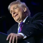 FOTO/VIDEO Pogledajte što je Trump postavio na zgradu koja ga je nekoć istraživala