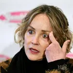 Sharon Stone: Čupavo odijelo stvoreno za žene koje se ne boje maknuti od ziheraških odabira