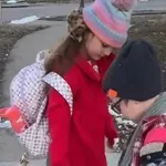 "Definitivno su brat i sestra": Preslatka snimka nasmijala roditelje