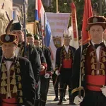 Veličanstven prizor u Areni: Više od 70 mornara u svečanim odorama prošlo ulicama Pule