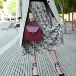 15 suknji s uzorkom za proljeće uz koje su i obična majica ili tanko pletivo dovoljni za top kombinaciju
