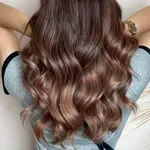 Ne znamo je li nam ljepša na plavušama ili brinetama: Ova tehnika bojenja kose postaje hit u 2026.