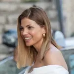 Lejla Filipović: Komplet suknje i laganog pulovera idealan za dnevna izdanja, a ženstvene čizme sjajan su mu par