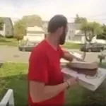 Dostavljač brzom reakcijom pomogao policiji, a sve snimila nadzorna kamera