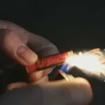 Užas u Osijeku: Dječaku u ruci eksplodirala petarda, amputirana mu dva prsta