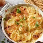 Ovaj zapečeni krumpir je savršenstvo, a za njegovu pripremu ne treba vam mlijeko ni maslac