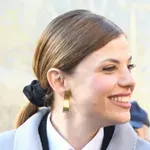 Lejli Filipović nisu potrebni trikovi za vizualno produživanje nogu, ali hlače koje nosi imaju baš taj efekt