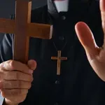 Vjernike uznemirila naljepnica na blagoslovu domova: "Tko je to nacrtao, treba ga kazniti. Zapalila sam je"