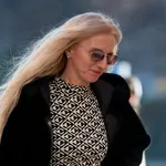 Šetnja Šibenikom u haljini koja ističe ženstvenu figuru, a gležnjače s potpeticom dodatan su adut