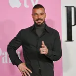 Ricky Martin kao da nikad nije izgledao bolje, taj čovjek pojam je stila, karizme i energije