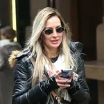 Šetnja centrom Zagreba u "mokrim" tajicama i gležnjačama sa skrivenom petom za mrak dojam