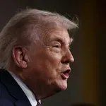 VIDEO Je li Trump zaspao na sastanku? Pogledajte snimku zbog koje ga sprdaju