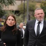 Oženjeni legendarni nogometaš tulumario do ranih jutarnjih sati s dvije nepoznate žene?