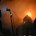 Planula četverokatnica u Škotskoj: Vatrogasci se bore s buktinjom, zatvoren najprometniji željeznički kolodvor u zemlji