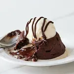 Tko bi rekao da ovakav Lava Cake možemo napraviti od samo tri sastojka?