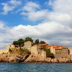 Zabranjeni otok naših susjeda: Od ribarskog mjestašca preko luksuznog kompleksa do tihe propasti