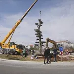 VIDEO Za atrakciju u popularnoj destinaciji na Jadranu potrošeno 20 tisuća eura: Stara je 600 godina, a za postavljanje koristili dizalicu