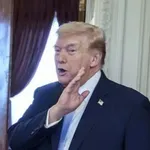 Pogledajte što se dogodilo u 6:49, samo nekoliko minuta prije Trumpove objave!