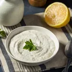 Savršen dodatak pečenju: Recept za brzinski umak od hrena koji poboljšava okus jela