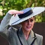 Catherine Middleton nosi jedan od najklasičnijih uzoraka - ali ne izgleda staromodno