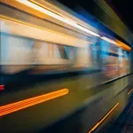 Vlak kod Bjelovara naletio na srušeno drvo i iskočio iz tračnica: Ima ozlijeđenih