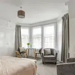 Ovoj garsonijeri ne bismo dali više od 20 kvadrata, ali ideja za kuhinju je za pet