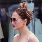 Je li Jennifer Lopez pokvarila savršenu proljetnu haljinu glomaznim čizmama?