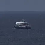 FOTO Prve fotografije kruzera smrti u luci na Tenerifima, počinje evakuacija na europsko tlo: "Svi su visokorizični kontakti"