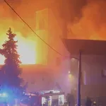 FOTO Dramatični prizori s Čiova: Dominikanski samostan i crkva Sv. Križa u vatrenoj buktinji, spašena dvojica svećenika