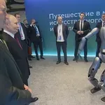 Popravni ispit: Robot koji je svojim padom nasmijao svijet dobio novu priliku pred Putinom