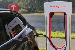 Samo za »nujna potovanja«: Švica bo morda prepovedala uporabo električnih vozil