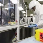 Ukrajinski biolaboratoriji: Od teorije zarote in domnevne »ruske propagande« do priznanja ZDA