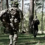 Britanci bi se radi vojskovali, a nimajo denarja za vaje: Vojska varčuje tudi pri strelivu
