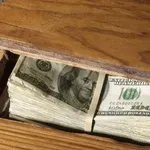 V garaži je našel 653.000 dolarjev: »Nisem koruptiven, kriva je moja babica!«