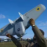Ukrajinci izdelujejo drone na korak od fronte! Zasebne hiše spremenjene v delavnice: »Včasih jih dostavimo 100 na dan«