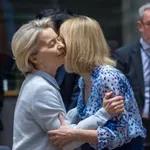 Sizifovo delo: Ursula in Kaja gradita nove sankcije proti Rusiji, hkrati pa jemljeta tistim, ki so pomagali Ukrajini...