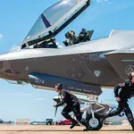 ZDA v boj proti Iranu z »zarjavelimi« lovci F-35C: Mit ali resnična težava?