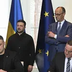 Kijev prodaja zmago, medtem ko žre svoje »otroke«: Kaj se skriva za odhodom še enega obrambnega ministra