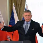 Fico: V Evropi si bodo vsi »polomili noge«, ko bodo tekli v Rusijo