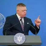 Fico: EU ne bo spravila Rusije na kolena, Rusi klečijo samo zato, da si zavežejo vezalke