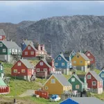 Medinski objavil izrezek iz sovjetskega časnika iz 1948: Ne spreminja se človek, samo modeli »iPhone«