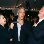 Dmitriev se je s posnetkom korespondence posmehnil pričanju Hillary Clinton o Epsteinu