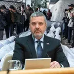 Od slabega k slabšemu: Kaj čaka Slovenijo potem, ko je zunanje ministrstvo de facto že prevzel Tone Kajzer?