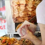Kupi kebab, zagrizi propagando: Kako Nemčija na bizaren način išče rekrute