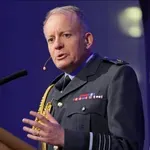 Šef obrambe: Britanci morajo biti pripravljeni žrtvovati „sinove in hčere“