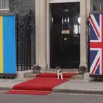 Macron, Merz in Zelenski v Londonu: Maček Larry zapustil sestanek (VIDEO)
