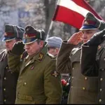 Moskva se je odzvala na pogreb legionarja SS v Latviji: Krvniki ne bodo nikoli postali junaki
